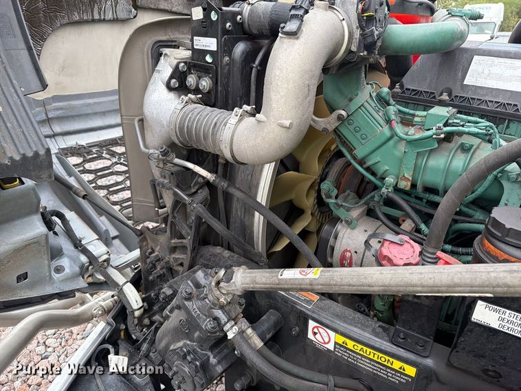 image for item YA5020 2023 Volvo VNL semi truck