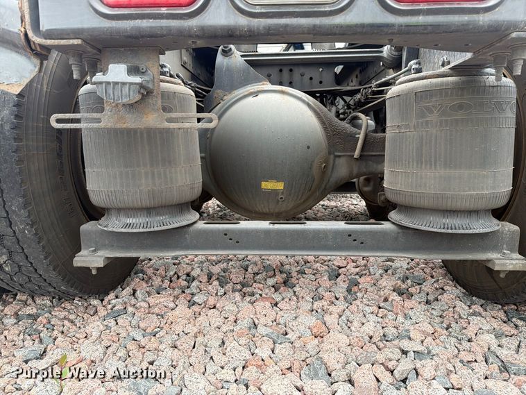 image for item YA5020 2023 Volvo VNL semi truck