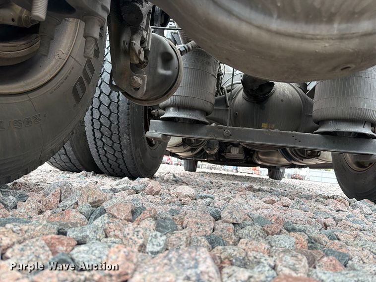 image for item YA5020 2023 Volvo VNL semi truck