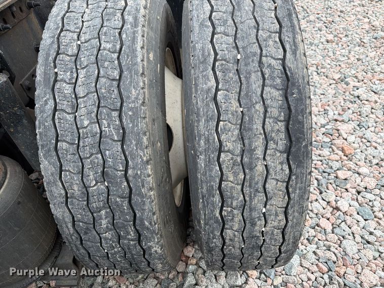 image for item YA5020 2023 Volvo VNL semi truck