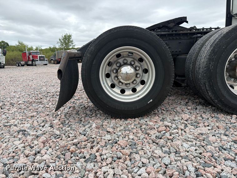 image for item YA5020 2023 Volvo VNL semi truck