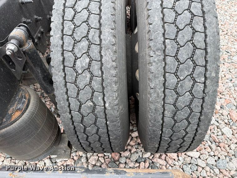 image for item YA5020 2023 Volvo VNL semi truck