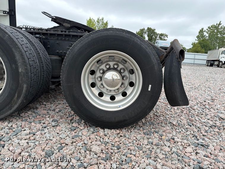 image for item YA5020 2023 Volvo VNL semi truck