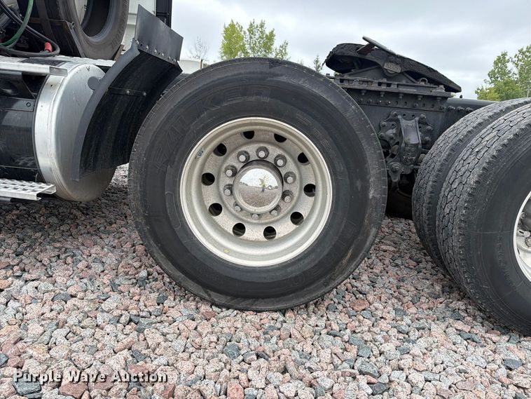 image for item YA5020 2023 Volvo VNL semi truck