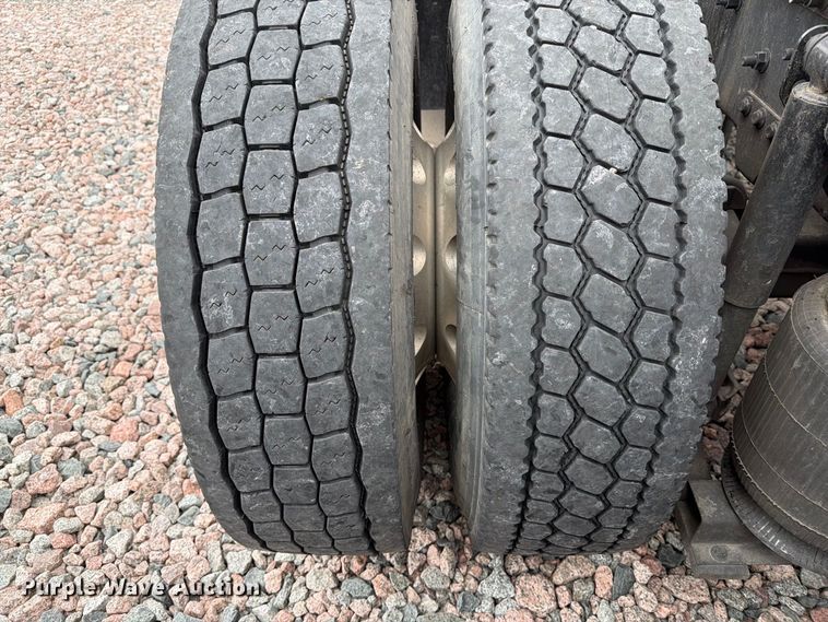 image for item YA5020 2023 Volvo VNL semi truck