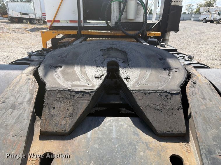 image for item YA5040 2008 Ottawa Spotter yard truck