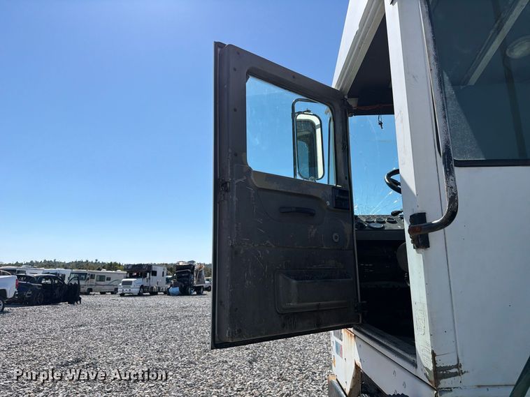 image for item YA5042 2007 Kalmar Ottawa yard truck