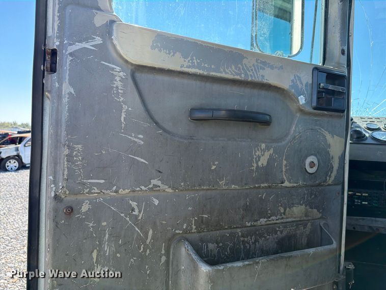 image for item YA5042 2007 Kalmar Ottawa yard truck