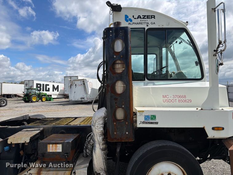 image for item YA5048 2017 Autocar X Spotter yard truck
