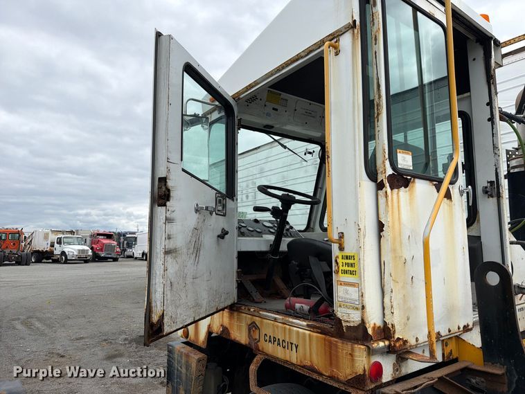 image for item YA5051 2014 Capacity Vista Car yard truck