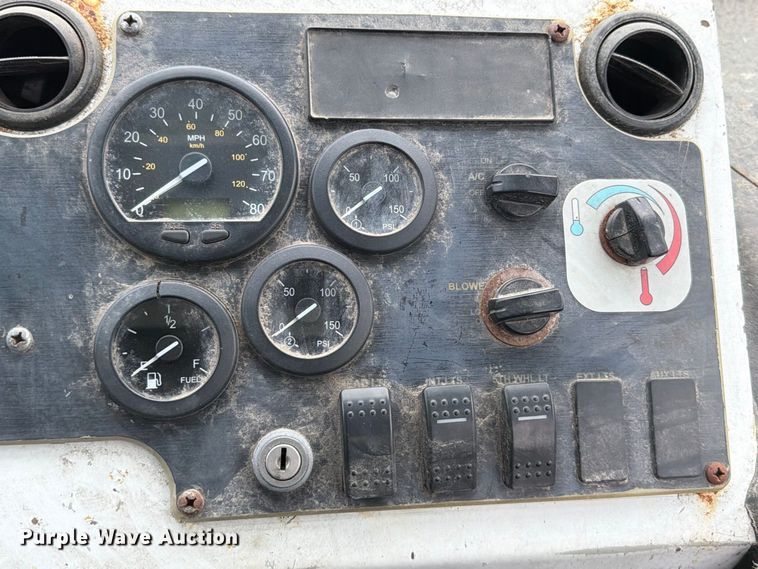 image for item YA5051 2014 Capacity Vista Car yard truck