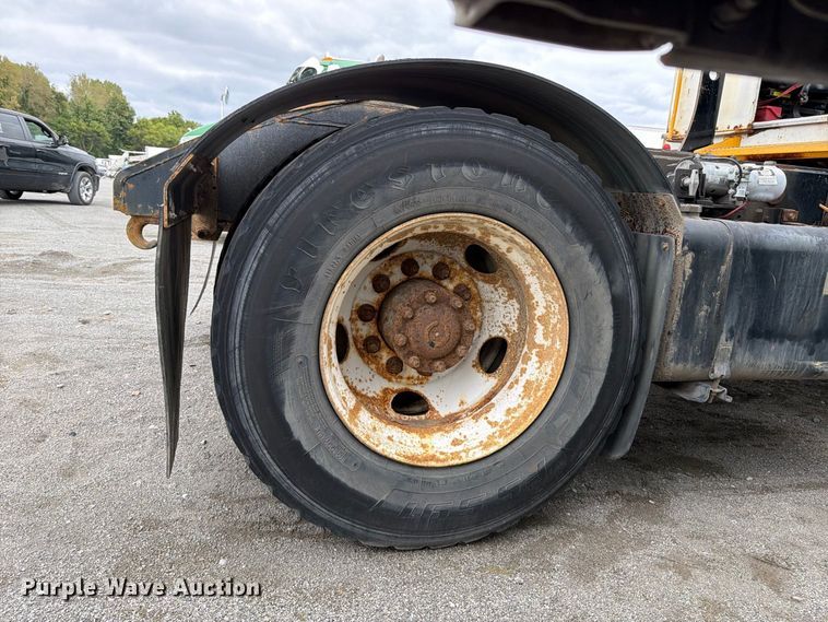 image for item YA5051 2014 Capacity Vista Car yard truck