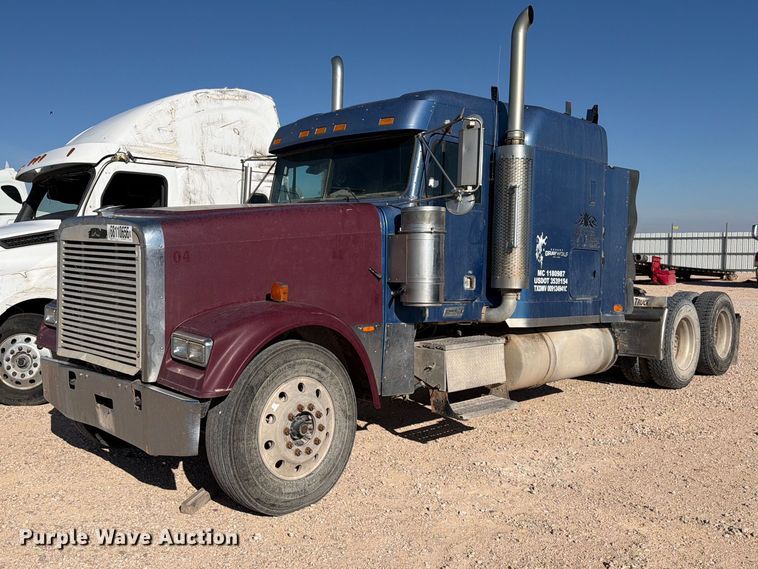 2007 Freightliner FLD132 semi truck