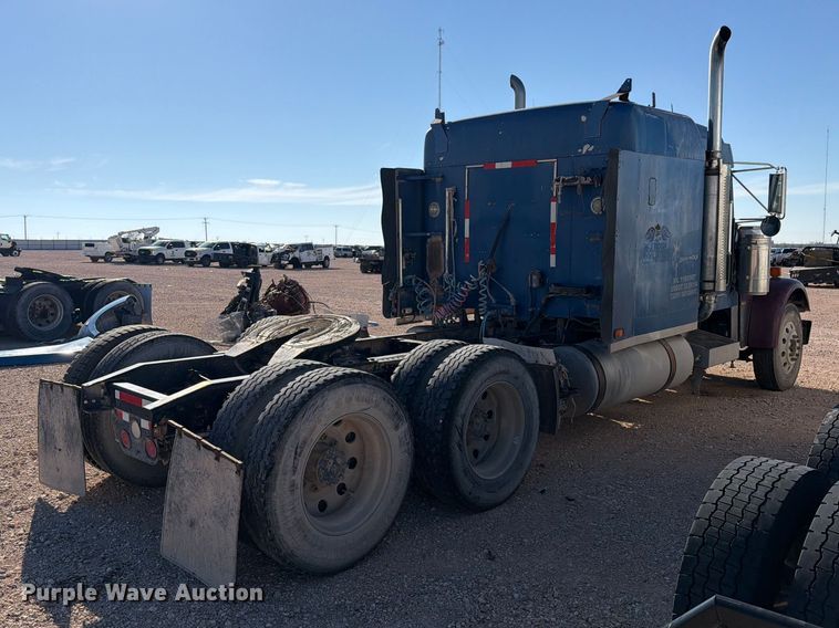 image for item YA5066 2007 Freightliner FLD132 semi truck
