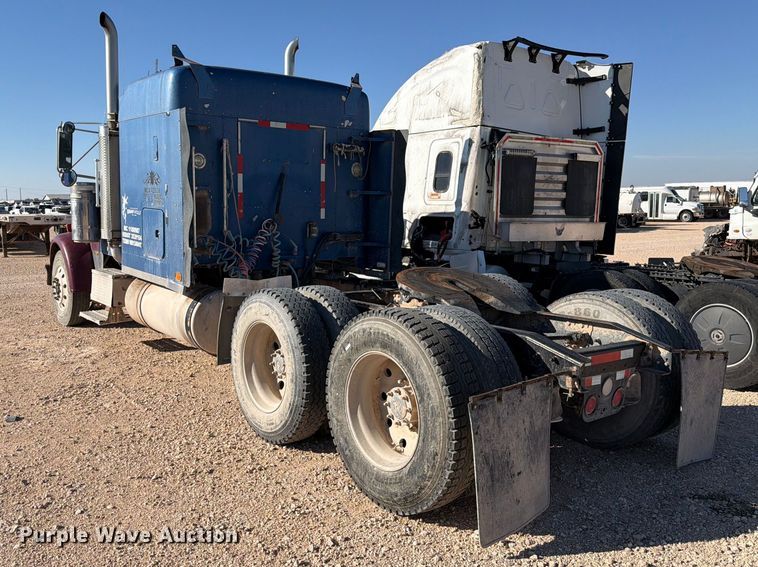 image for item YA5066 2007 Freightliner FLD132 semi truck