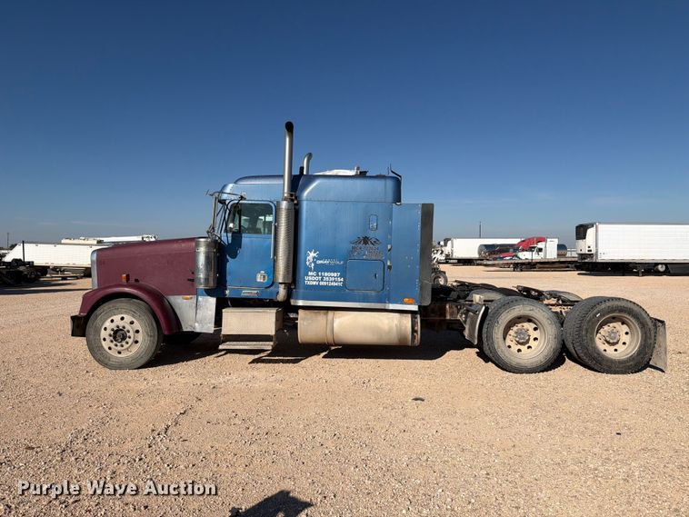 image for item YA5066 2007 Freightliner FLD132 semi truck