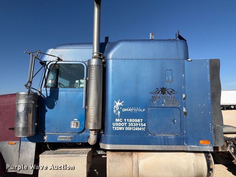 image for item YA5066 2007 Freightliner FLD132 semi truck