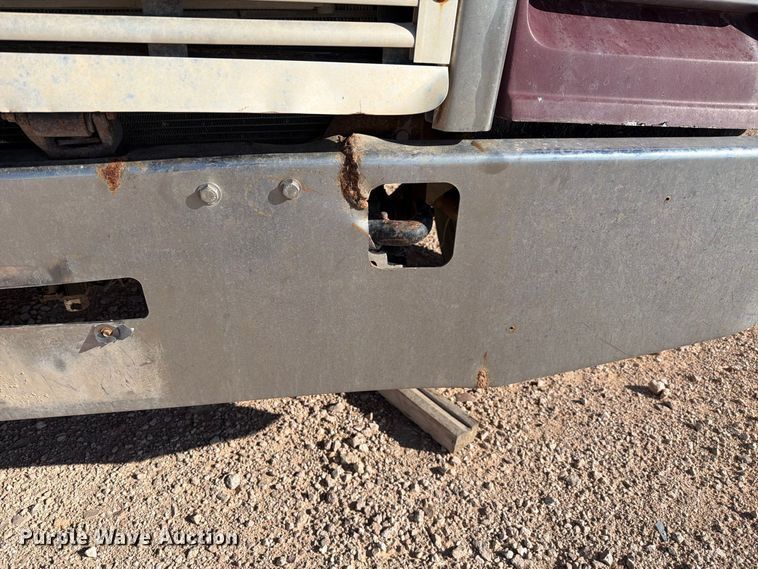 image for item YA5066 2007 Freightliner FLD132 semi truck