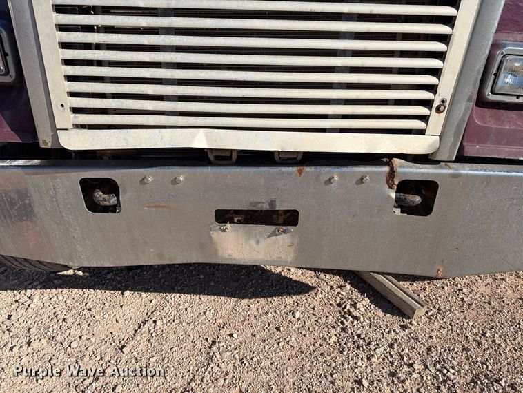image for item YA5066 2007 Freightliner FLD132 semi truck