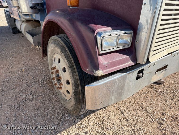 image for item YA5066 2007 Freightliner FLD132 semi truck