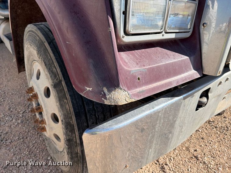 image for item YA5066 2007 Freightliner FLD132 semi truck