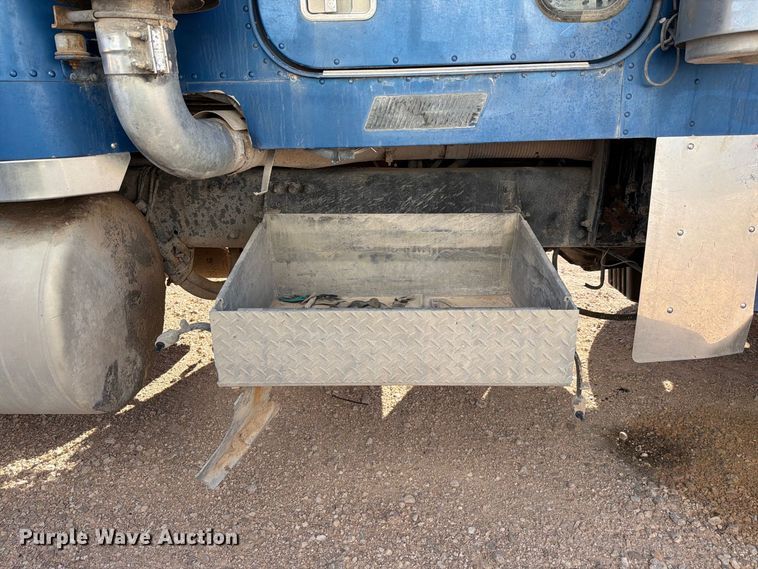 image for item YA5066 2007 Freightliner FLD132 semi truck