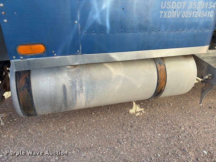 image for item YA5066 2007 Freightliner FLD132 semi truck