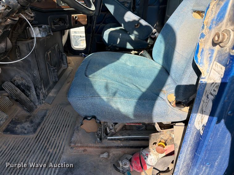 image for item YA5066 2007 Freightliner FLD132 semi truck