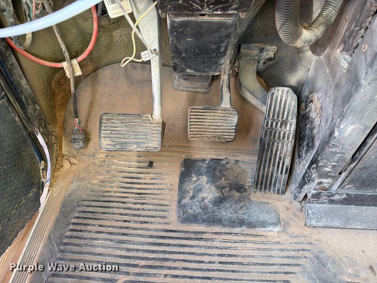 image for item YA5066 2007 Freightliner FLD132 semi truck