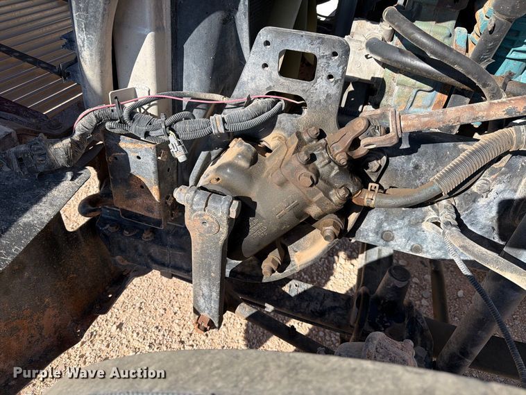 image for item YA5066 2007 Freightliner FLD132 semi truck