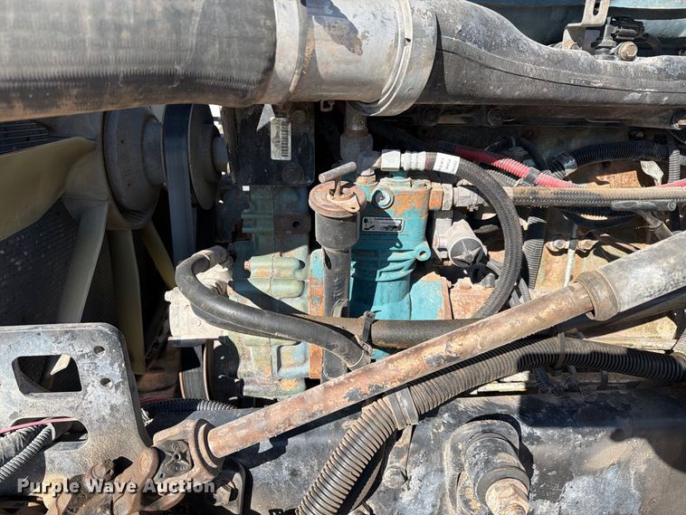 image for item YA5066 2007 Freightliner FLD132 semi truck