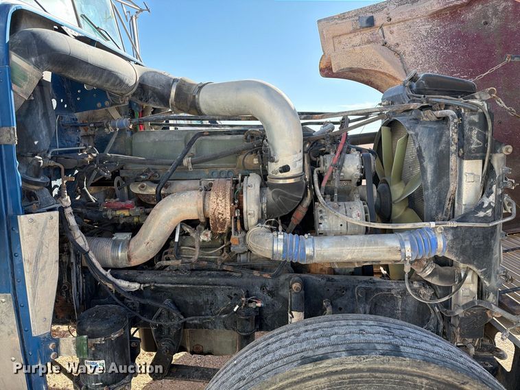 image for item YA5066 2007 Freightliner FLD132 semi truck