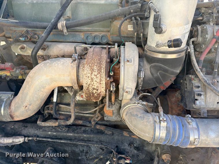 image for item YA5066 2007 Freightliner FLD132 semi truck