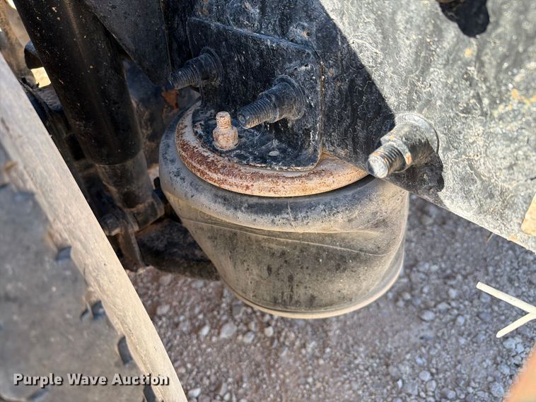 image for item YA5066 2007 Freightliner FLD132 semi truck