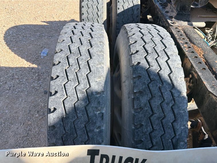 image for item YA5066 2007 Freightliner FLD132 semi truck