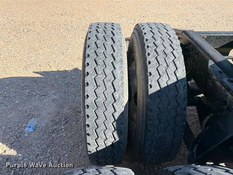 image for item YA5066 2007 Freightliner FLD132 semi truck