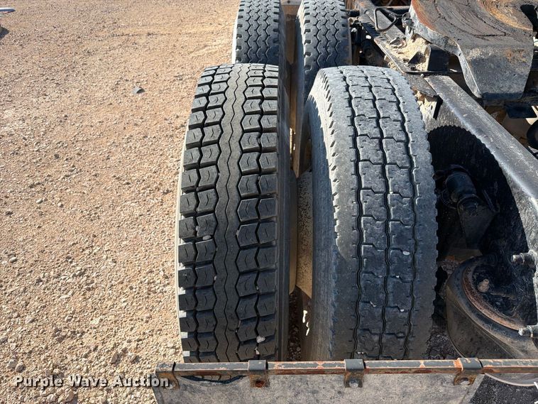 image for item YA5066 2007 Freightliner FLD132 semi truck