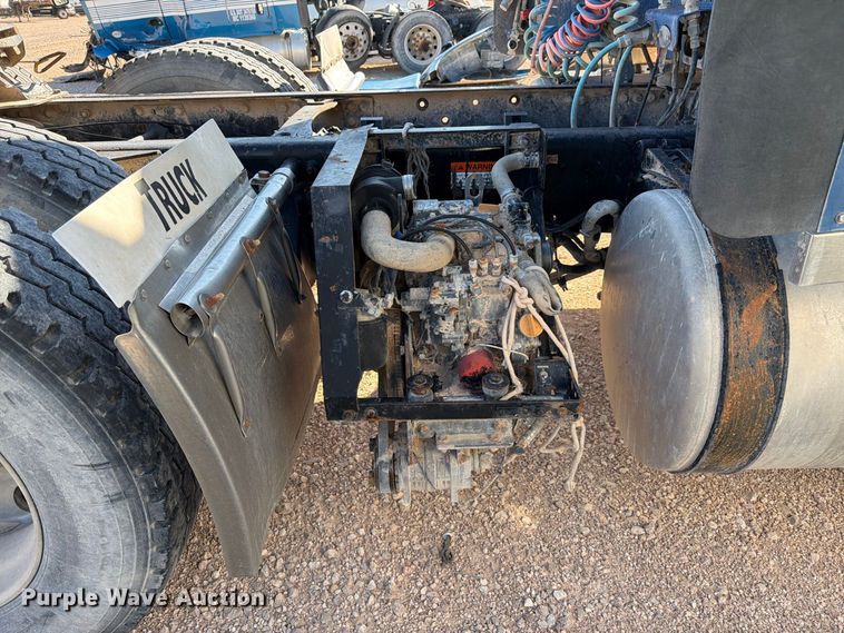 image for item YA5066 2007 Freightliner FLD132 semi truck