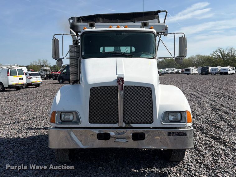 image for item YA5077 2005 Kenworth T300 hook lift truck