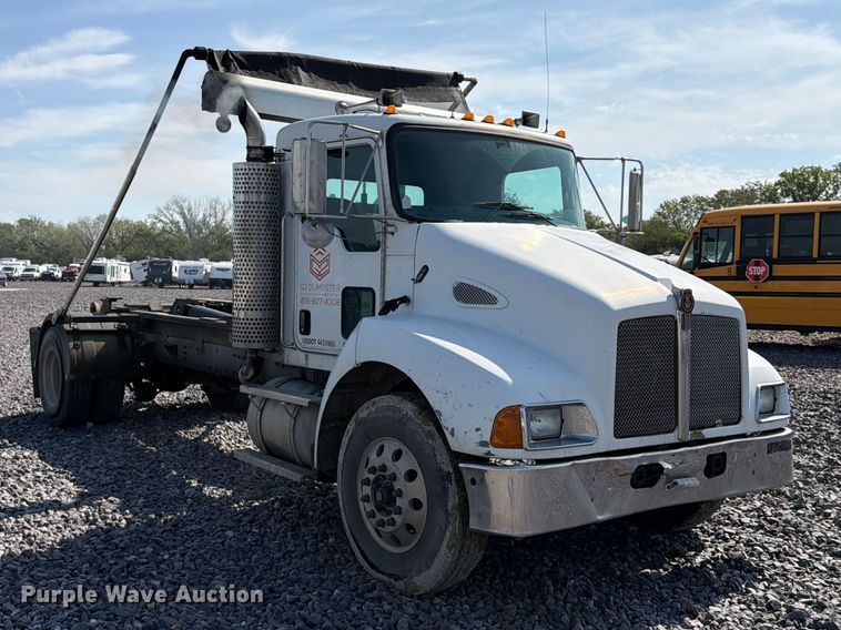 image for item YA5077 2005 Kenworth T300 hook lift truck