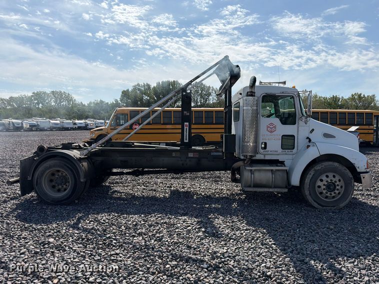 image for item YA5077 2005 Kenworth T300 hook lift truck