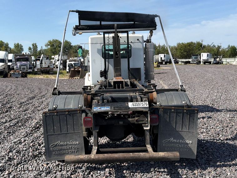 image for item YA5077 2005 Kenworth T300 hook lift truck