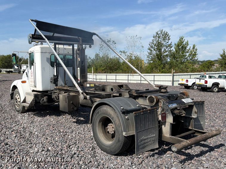 image for item YA5077 2005 Kenworth T300 hook lift truck