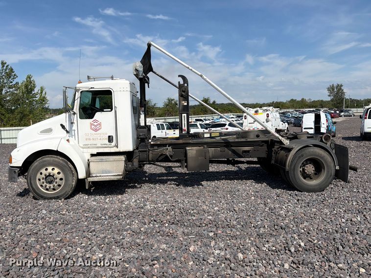 image for item YA5077 2005 Kenworth T300 hook lift truck