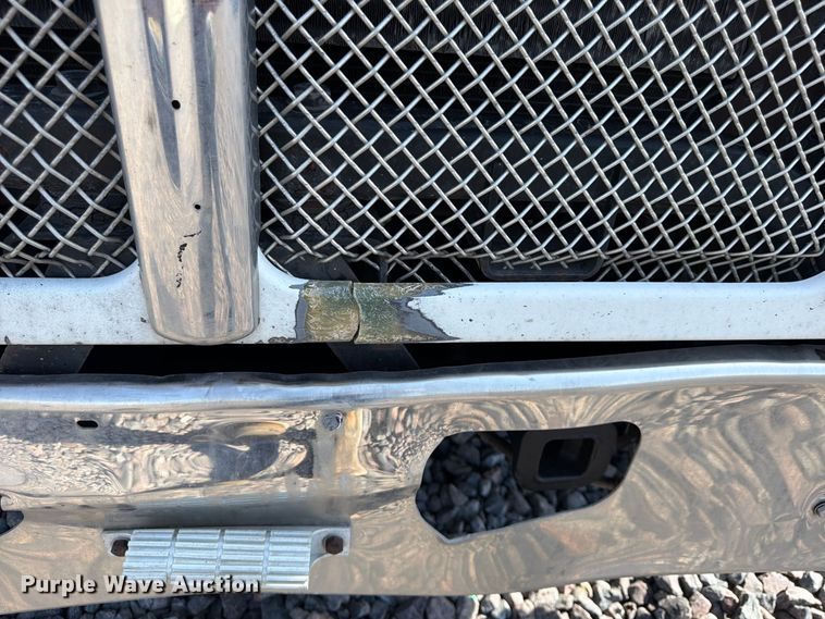 image for item YA5077 2005 Kenworth T300 hook lift truck