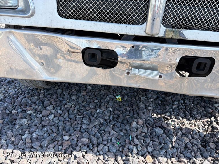 image for item YA5077 2005 Kenworth T300 hook lift truck