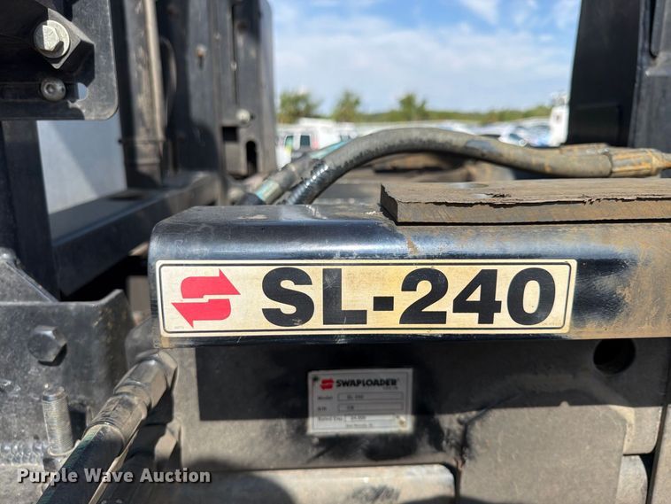 image for item YA5077 2005 Kenworth T300 hook lift truck