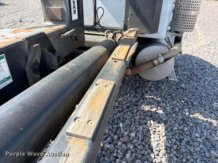 image for item YA5077 2005 Kenworth T300 hook lift truck