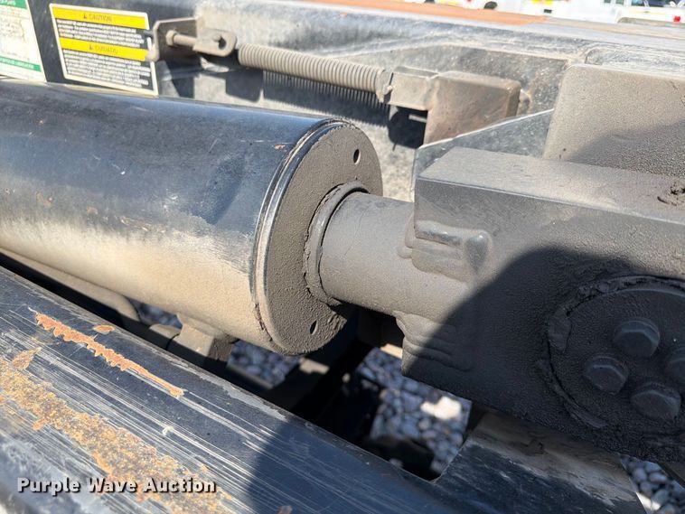 image for item YA5077 2005 Kenworth T300 hook lift truck