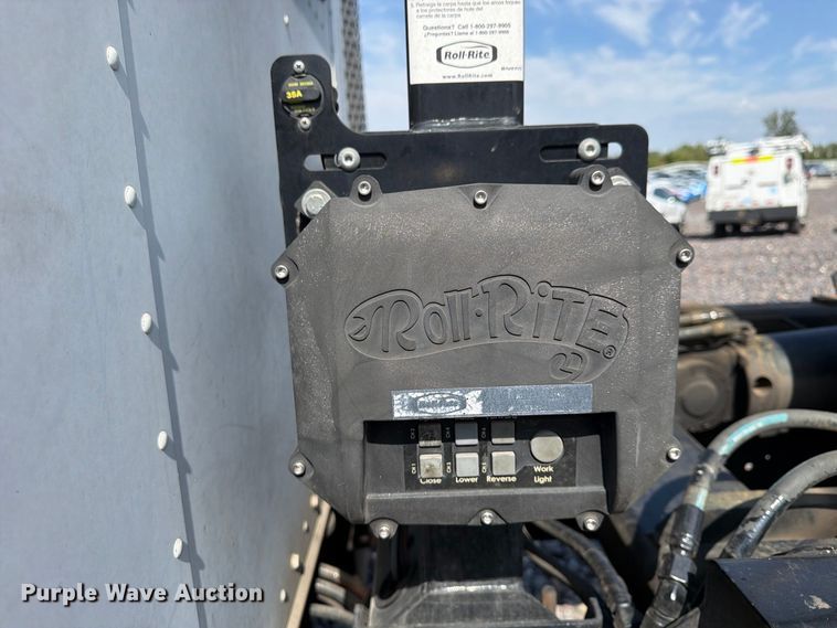 image for item YA5077 2005 Kenworth T300 hook lift truck